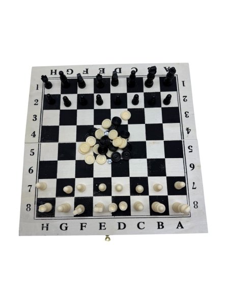 طاولة شطرنج كبيرة