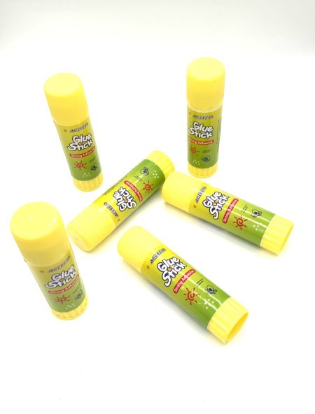 صمغ لاصق للقرطاسية