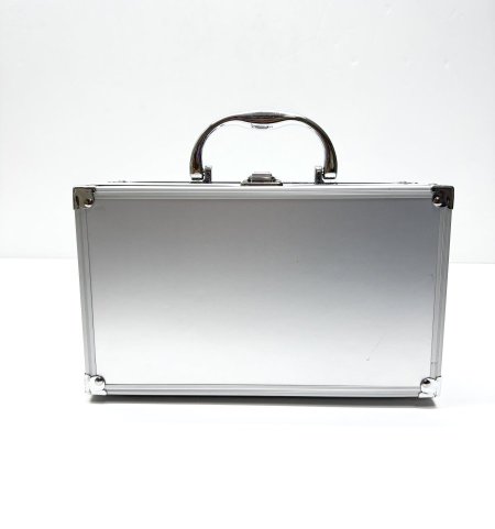 صندوق فضي مكياج