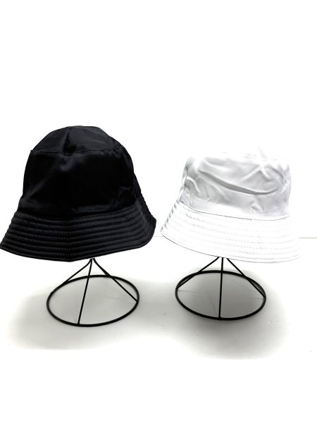 طاقية سوداء وبيضاء