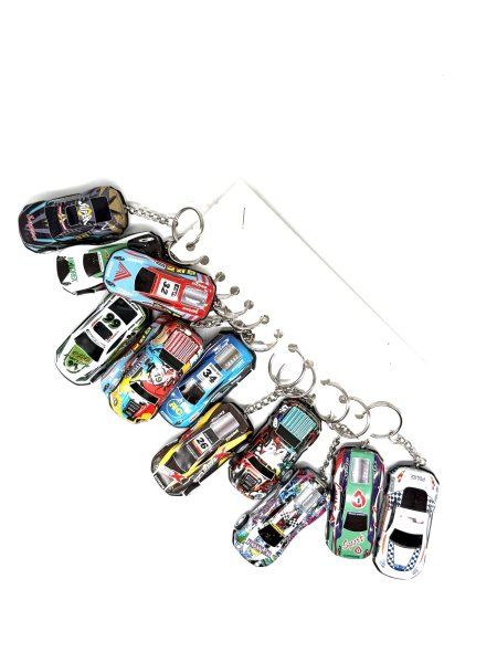 مدالية شكل سيارة